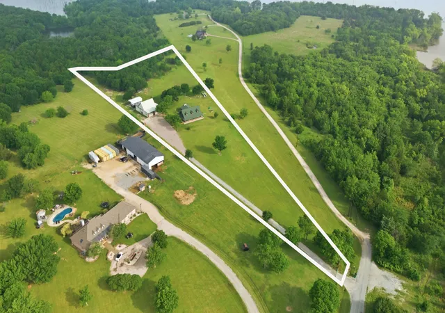 Photo 1 of Single family home for sale at 465 Emberson Ranch Rd, Pilot Point, TX 76258 | MLS# 21370072 | Listing updated on 2026-10-07