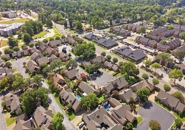 Photo 3 of Sale Pending at 804 Festoon Ct, Tyler, TX 75703 | MLS# 21371518 | Listing updated on 2026-10-02