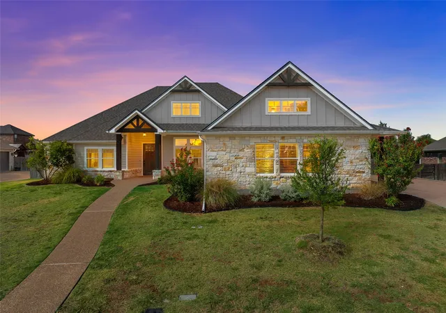 Photo 1 of Single family home for sale at 324 Stone Manor Dr, Mc Gregor, TX 76657 | MLS# 21371045 | Listing updated on 2026-08-31