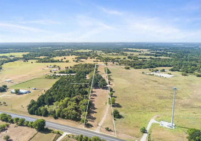 Photo 2 of Single family home for sale at 420 E Us Hwy 84, Fairfield, TX 75840 | MLS# 21371849 | Listing updated on 2026-08-28