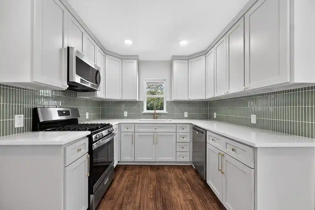 Photo 1 of Single family home for sale at 409 S Barnett Ave, Dallas, TX 75211 | MLS# 21371828 | Listing updated on 2026-10-17