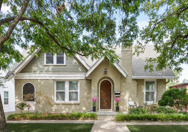 Photo 1 of Single family home for sale at 2620 S Adams St, Fort Worth, TX 76110 | MLS# 21368931 | Listing updated on 2026-08-29