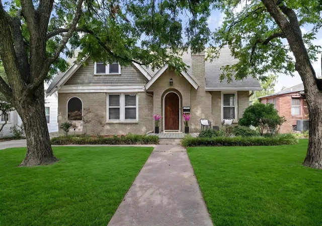 Photo 2 of Single family home for sale at 2620 S Adams St, Fort Worth, TX 76110 | MLS# 21368931 | Listing updated on 2026-08-29