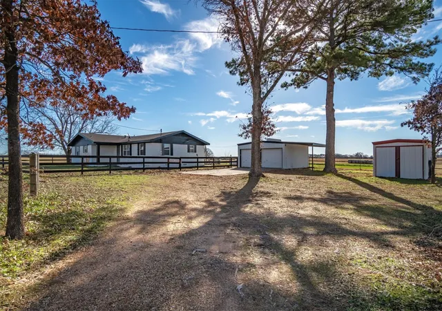 Photo 2 of Single family home for sale at 8612 Fm 1616, Athens, TX 75752 | MLS# 21371855 | Listing updated on 2026-08-28