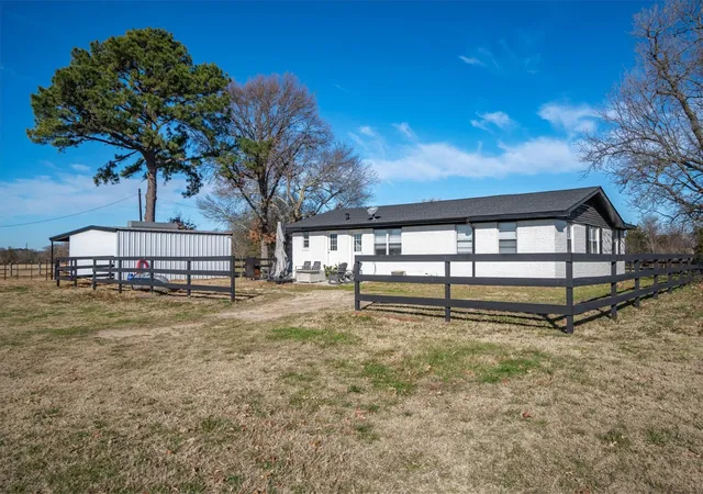 Photo 3 of Single family home for sale at 8612 Fm 1616, Athens, TX 75752 | MLS# 21371855 | Listing updated on 2026-08-28