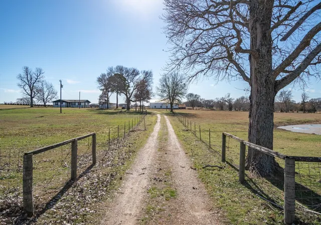 Photo 4 of Single family home for sale at 8612 Fm 1616, Athens, TX 75752 | MLS# 21371855 | Listing updated on 2026-08-28