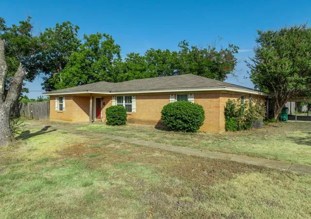 Photo 1 of Single family home for sale at 205 Rabbit Run, Woodway, TX 76712 | MLS# 21371896 | Listing updated on 2026-09-22