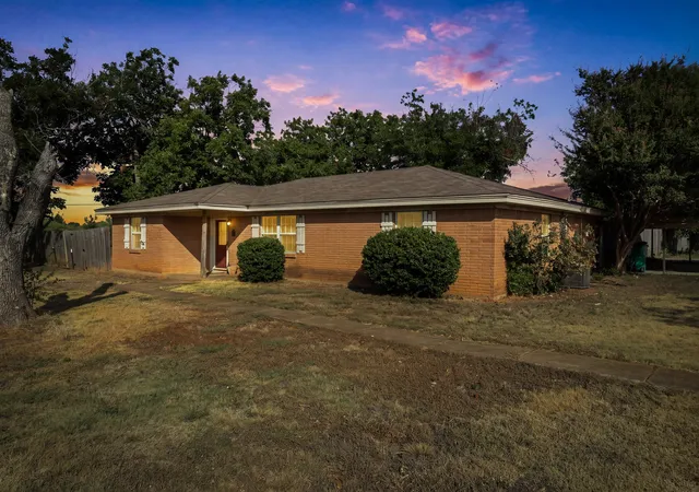 Photo 2 of Single family home for sale at 205 Rabbit Run, Woodway, TX 76712 | MLS# 21371896 | Listing updated on 2026-09-22