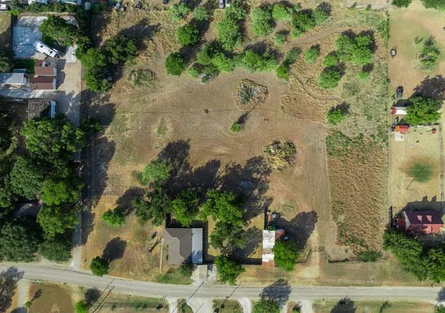 Photo 3 of Single family home for sale at 205 Rabbit Run, Woodway, TX 76712 | MLS# 21371896 | Listing updated on 2026-09-22