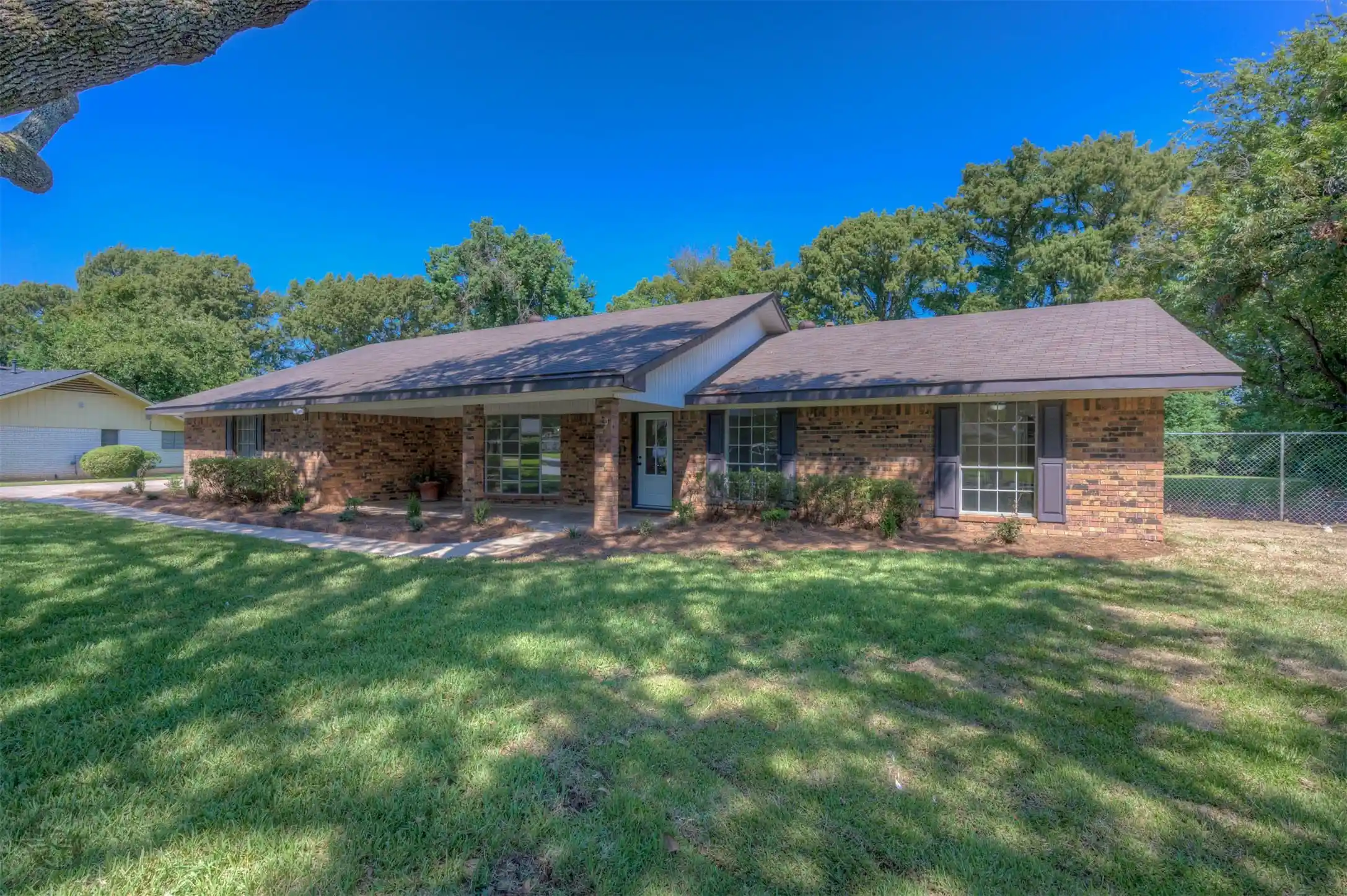 Photo 1 of Sale Pending at 220 Walnut Ln, Bossier City, LA 71111 | MLS# 21371836 | Listing updated on 2026-10-28