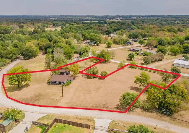 Photo 3 of Single family home for sale at 7656 Shoreline Dr, Lone Oak, TX 75453 | MLS# 21362085 | Listing updated on 2026-09-05