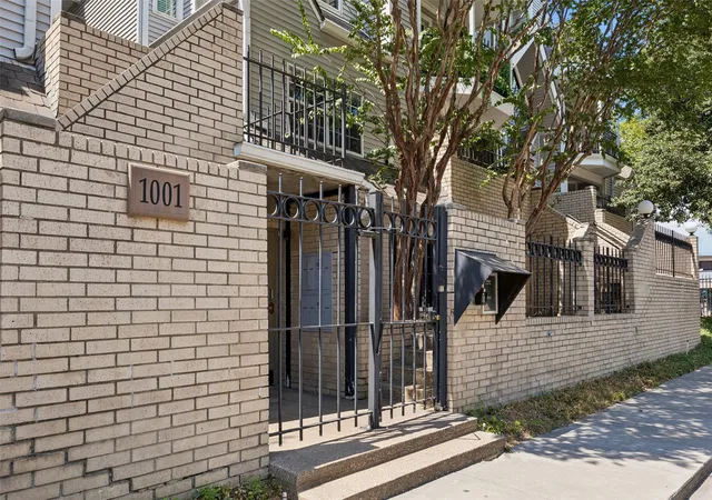 Photo 3 of Condo for sale at 1001 Liberty St #122, Dallas, TX 75204 | MLS# 21371529 | Listing updated on 2026-08-28
