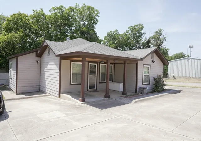Photo 1 of Single family home for sale at 1813 Roberts Cut Off Rd, River Oaks, TX 76114 | MLS# 21372053 | Listing updated on 2026-08-29