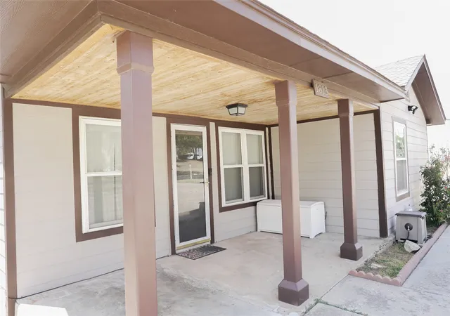 Photo 2 of Single family home for sale at 1813 Roberts Cut Off Rd, River Oaks, TX 76114 | MLS# 21372053 | Listing updated on 2026-08-29