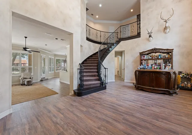 Photo 4 of Single family home for sale at 921 Fairway View Dr, Mansfield, TX 76063 | MLS# 21371948 | Listing updated on 2026-08-28