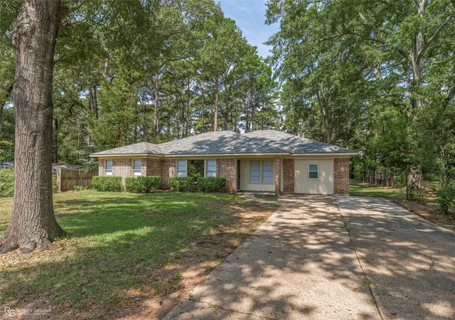 Photo 1 of Sale Pending at 8920 Shady Ln, Shreveport, LA 71118 | MLS# 21372033 | Listing updated on 2026-09-23
