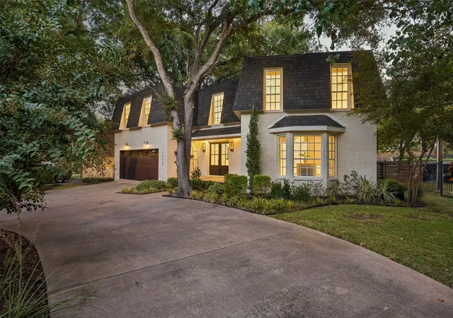 Photo 1 of Single family home for sale at 1212 N Oak Cliff Blvd, Dallas, TX 75208 | MLS# 21368106 | Listing updated on 2026-10-08