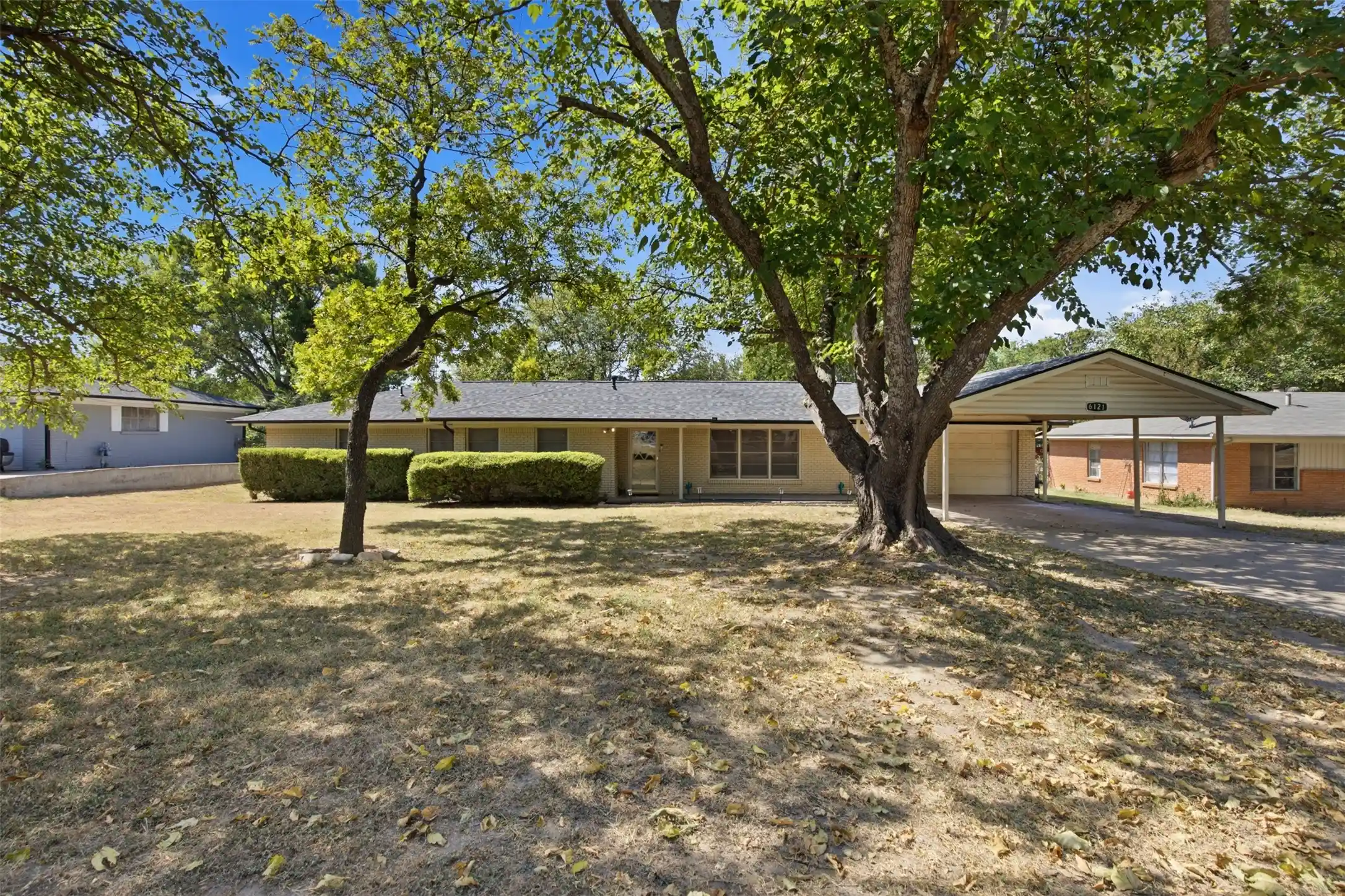 Single family home for sale at 6121 Ten Mile Bridge Rd, Fort Worth, TX 76135 | MLS# 21369867