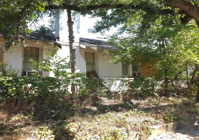 Photo 3 of Single family home for sale at 602 Nw 4th Ave, Mineral Wells, TX 76067 | MLS# 21372105 | Listing updated on 2026-09-01