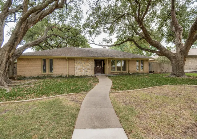 Photo 2 of Single family home for sale at 6116 Chesley Ln, Dallas, TX 75214 | MLS# 21372014 | Listing updated on 2026-08-29