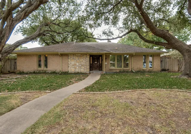 Photo 3 of Single family home for sale at 6116 Chesley Ln, Dallas, TX 75214 | MLS# 21372014 | Listing updated on 2026-08-29