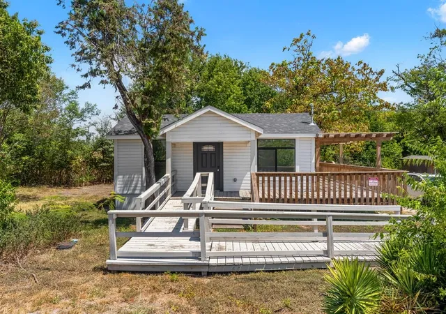 Photo 2 of Single family home for sale at 2500 E Hwy 36, Temple, TX 76501 | MLS# 21372096 | Listing updated on 2026-08-29