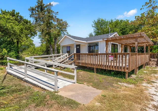 Photo 3 of Single family home for sale at 2500 E Hwy 36, Temple, TX 76501 | MLS# 21372096 | Listing updated on 2026-08-29