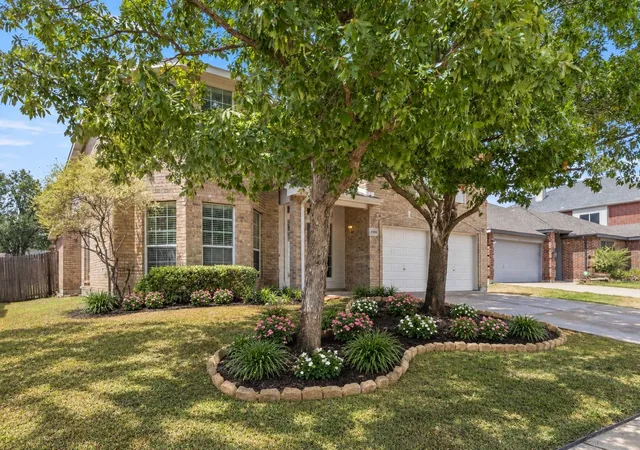 Photo 2 of Single family home for sale at 7100 Livingston Dr, Denton, TX 76210 | MLS# 21367936 | Listing updated on 2026-10-05