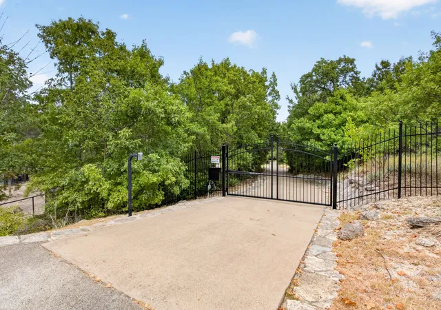 Photo 2 of Mansion for sale at 6400 Lake Oaks Cir, Fort Worth, TX 76108 | MLS# 21371621 | Listing updated on 2026-08-29