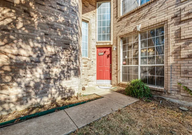 Photo 2 of Single family home for sale at 2116 Pritchard Dr, Grapevine, TX 76051 | MLS# 21371972 | Listing updated on 2026-09-19