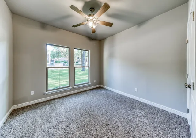 Photo 4 of Townhouse for sale at 506 W Oak St, Weatherford, TX 76086 | MLS# 21345553 | Listing updated on 2026-08-31