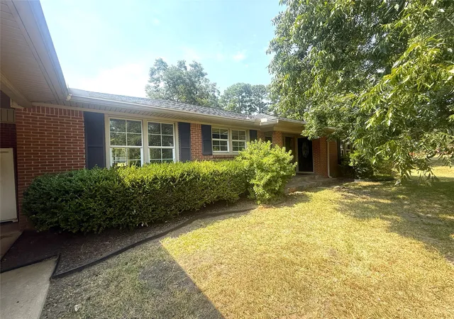 Photo 1 of Single family home for sale at 304 6th Street Nw, Springhill, LA 71075 | MLS# 21370936 | Listing updated on 2026-08-29