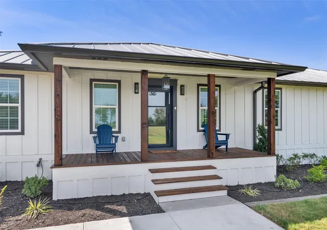 Photo 3 of Single family home for sale at 1344 Crews Rd, Bells, TX 75414 | MLS# 21361550 | Listing updated on 2026-10-06