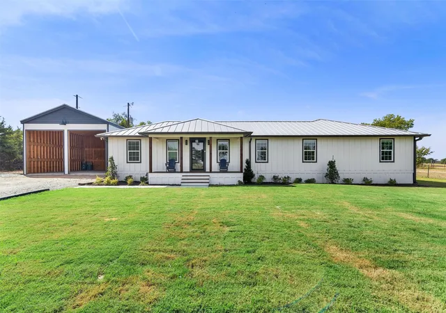 Photo 3 of Single family home for sale at 1344 Crews Rd, Bells, TX 75414 | MLS# 21361550 | Listing updated on 2026-10-06