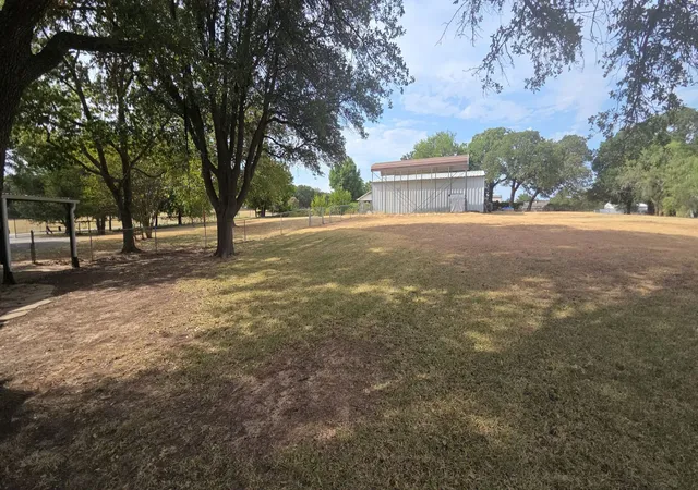 Photo 4 of Single family home for sale at 457 Shady Oak Dr, Weatherford, TX 76087 | MLS# 21372244 | Listing updated on 2026-08-29
