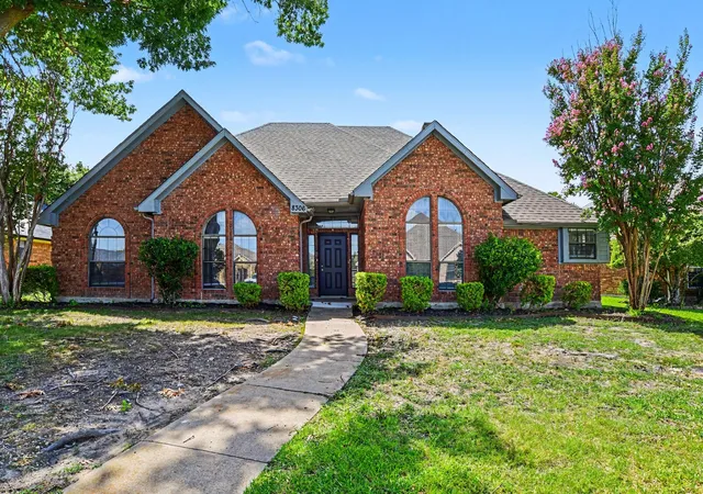 Photo 2 of Single family home for sale at 8306 Navigation Dr, Rowlett, TX 75088 | MLS# 21371985 | Listing updated on 2026-08-29