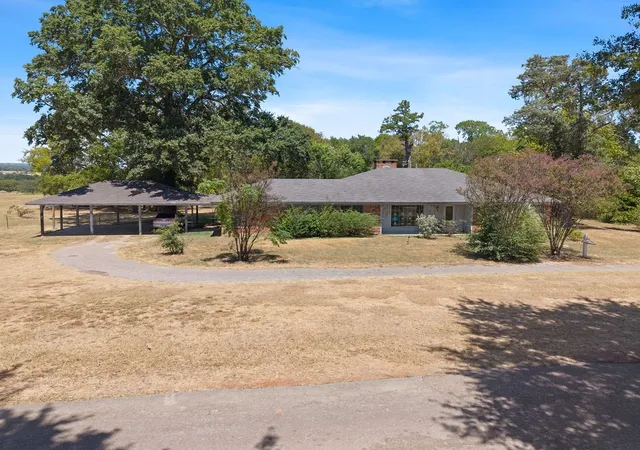 Photo 3 of House for sale at 551 County Road 4203, Jacksonville, TX 75766 | MLS# 21372249 | Listing updated on 2026-08-29