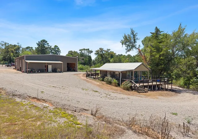 Photo 4 of House for sale at 551 County Road 4203, Jacksonville, TX 75766 | MLS# 21372249 | Listing updated on 2026-08-29