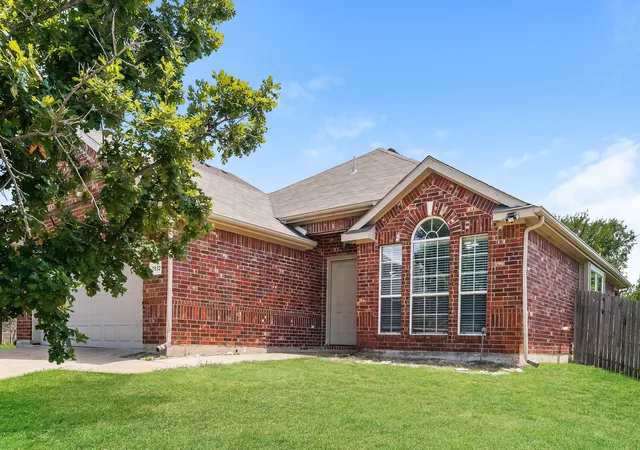 Photo 2 of Single family home for sale at 7932 Glenway Dr, Dallas, TX 75249 | MLS# 21372133 | Listing updated on 2026-09-30