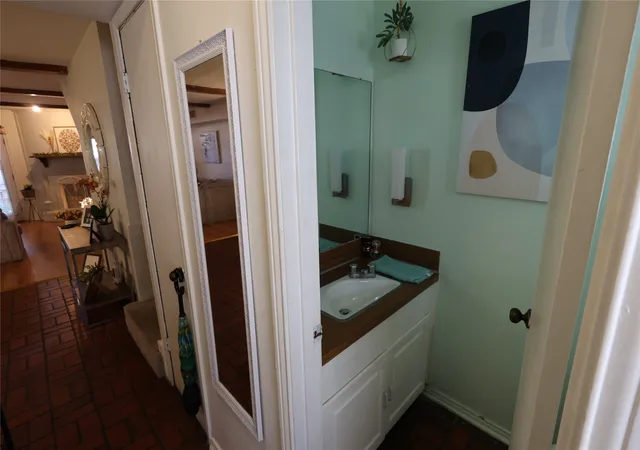 Listing Photo 5 - Condo for sale in building located at 900 S Weatherred Dr, Richardson, TX 75080 - Unit #900F