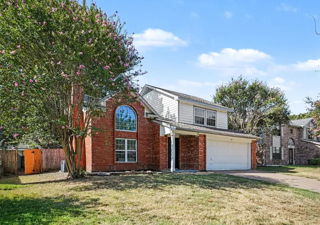 Photo 2 of Single family home for sale at 307 Hopewell St, Grand Prairie, TX 75052 | MLS# 21371772 | Listing updated on 2026-08-31