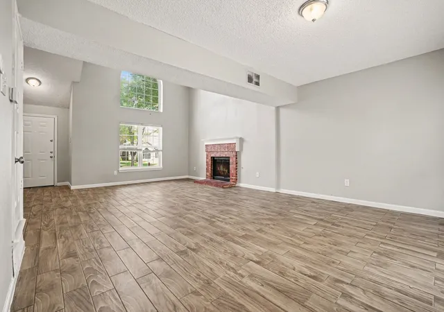 Photo 3 of Single family home for sale at 307 Hopewell St, Grand Prairie, TX 75052 | MLS# 21371772 | Listing updated on 2026-08-31