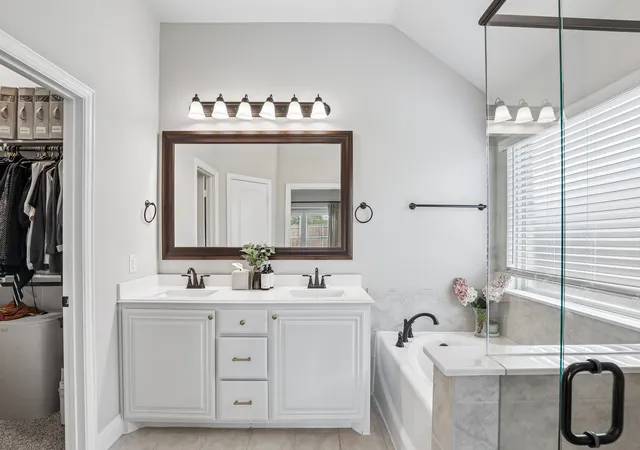 Photo 4 of Single family home for sale at 166 Martinique Dr, Lancaster, TX 75146 | MLS# 21372200 | Listing updated on 2026-10-27
