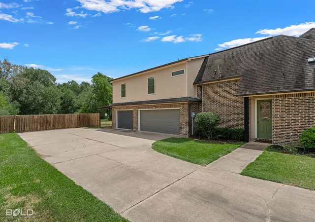 Photo 2 of Single family home for sale at 220 Hallmark Dr, Stonewall, LA 71078 | MLS# 21362110 | Listing updated on 2026-10-05