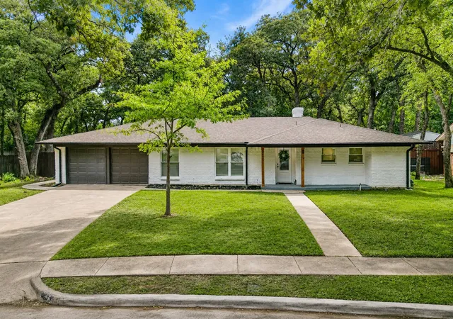Single family home for sale at 2633 Locksley, Irving, TX 75061 | MLS# 21372295