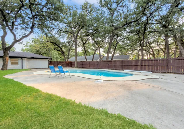 Photo 3 of Single family home for sale at 2633 Locksley, Irving, TX 75061 | MLS# 21372295 | Listing updated on 2026-10-07