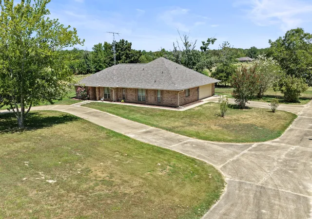 Photo 3 of Single family home for sale at 1149 County Road 4510, Mt Pleasant, TX 75455 | MLS# 21371833 | Listing updated on 2026-08-29