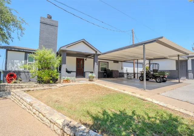 Photo 2 of Single family home for sale at 6371 Beacon Vista Cir, Granbury, TX 76049 | MLS# 21368670 | Listing updated on 2026-08-30