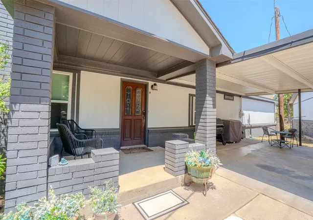 Photo 3 of Single family home for sale at 6371 Beacon Vista Cir, Granbury, TX 76049 | MLS# 21368670 | Listing updated on 2026-08-30