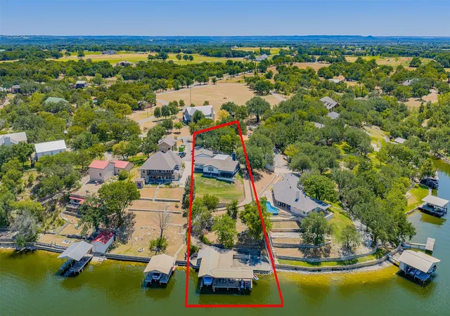 Photo 3 of Single family home for sale at 6371 Beacon Vista Cir, Granbury, TX 76049 | MLS# 21368670 | Listing updated on 2026-08-30